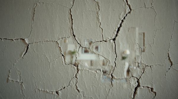 Top 5 solutions pour traiter les fissures sur placo